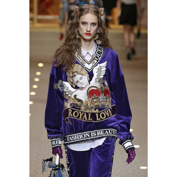 Dolce & Gabbana "Royal Love" Sweatshirt (XS, IT42) + Sweatpants Set (S, IT46) - Picture 2 of 11